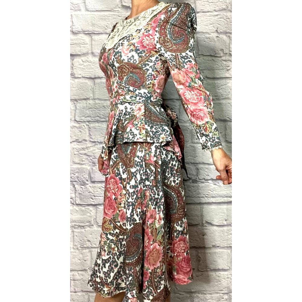Beautiful Vintage 80's Victorian Floral Midi Dress - Picture 3 of 16